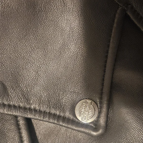 Harley-Davidson Women's Electric Leather Vest 97040-22VW - Picture 7 of 7